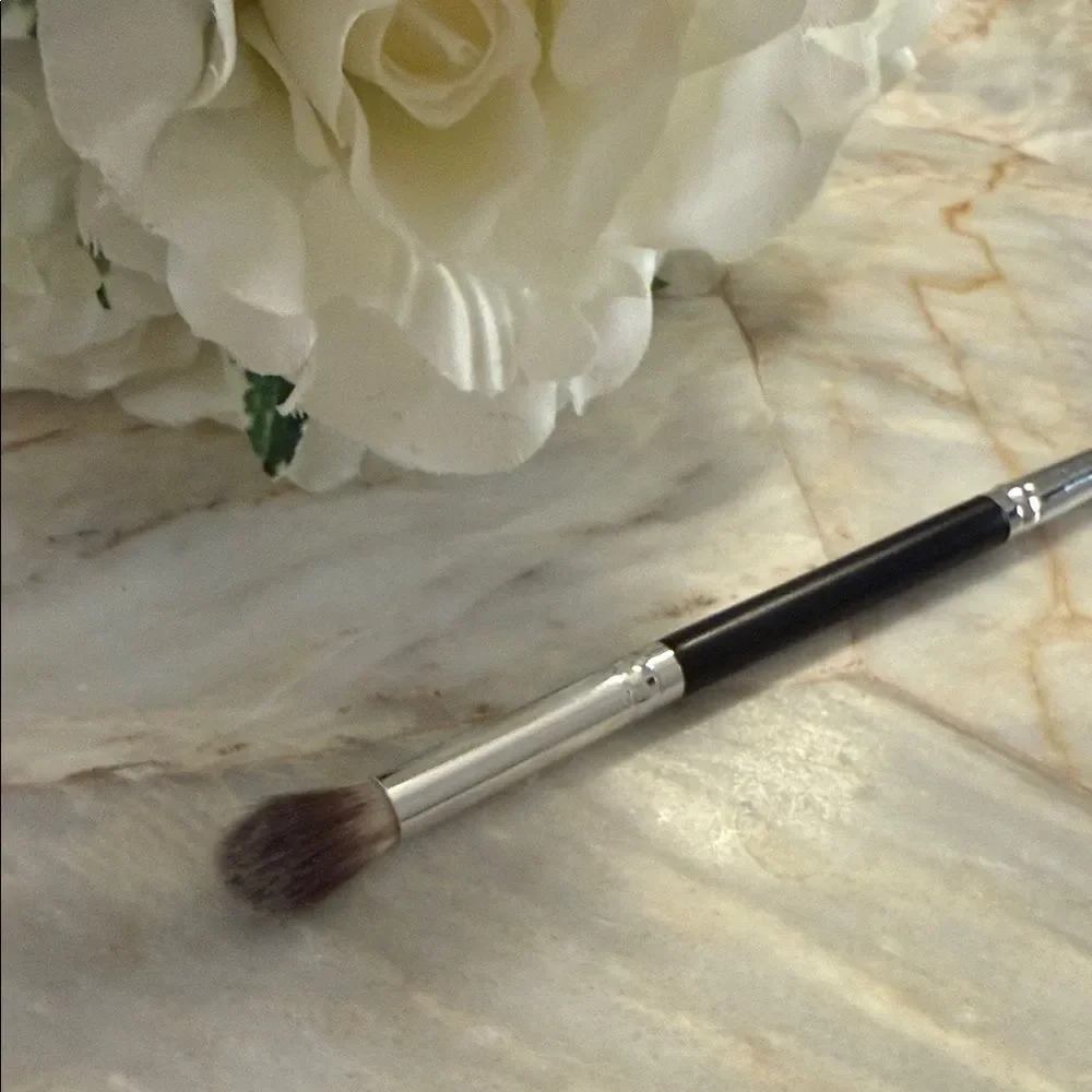Dual-Ended Makeup Brush - Black
